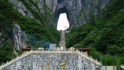 實(shí)力遇見險(xiǎn)峻，哈弗SUV燃擎張家界自駕游之旅